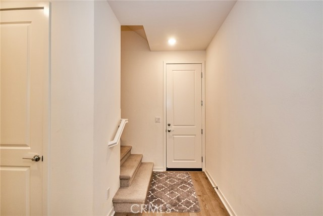 Detail Gallery Image 6 of 39 For 944 N Divino Privado, Ontario,  CA 91764 - 3 Beds | 3/1 Baths