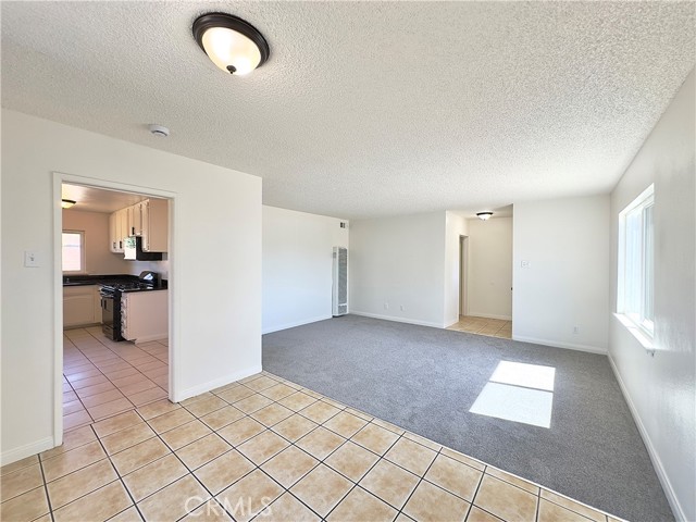 9459 Kaiser Avenue, Fontana CA: https://media.crmls.org/medias/8b1ce21e-45f5-46a5-b875-0dc310d78d4f.jpg