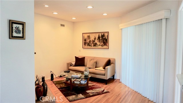 4435 Caledonia Way, Los Angeles CA: https://media.crmls.org/medias/8b1d1681-58a7-476a-9e45-d8a0a31ad2b2.jpg