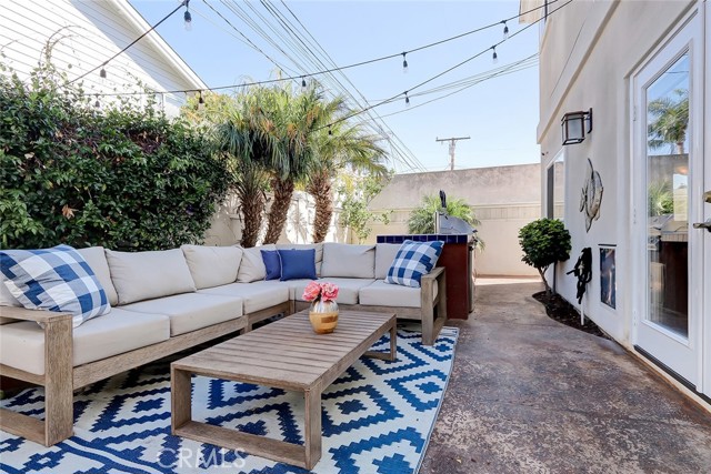 2409 Voorhees Avenue, Redondo Beach, California 90278, 4 Bedrooms Bedrooms, ,2 BathroomsBathrooms,Residential,Sold,Voorhees,SB21187406