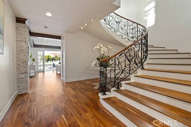 Detail Gallery Image 15 of 68 For 218 Evening Star Ln, Newport Beach,  CA 92660 - 5 Beds | 3/1 Baths