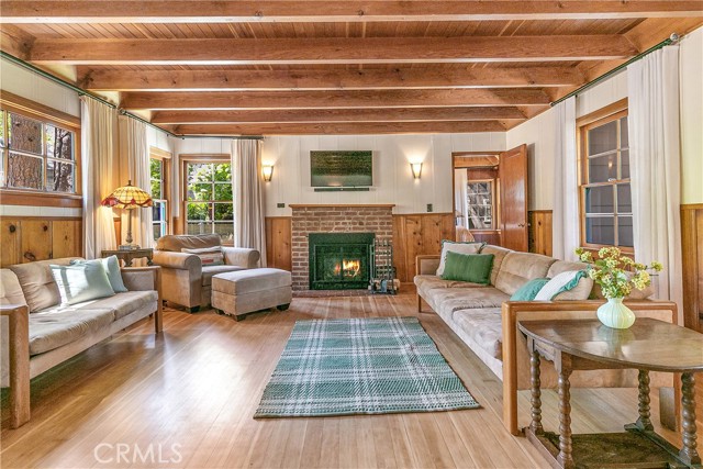 187 Cedar Circle Circle, Lake Arrowhead CA: https://media.crmls.org/medias/8b1e7875-cf1c-48c2-accf-95353e084cf1.jpg