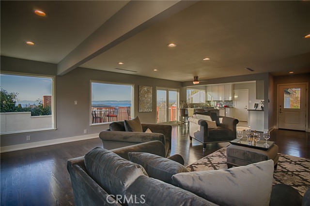 Detail Gallery Image 1 of 15 For 214 via Anita, Redondo Beach,  CA 90277 - 4 Beds | 3/1 Baths