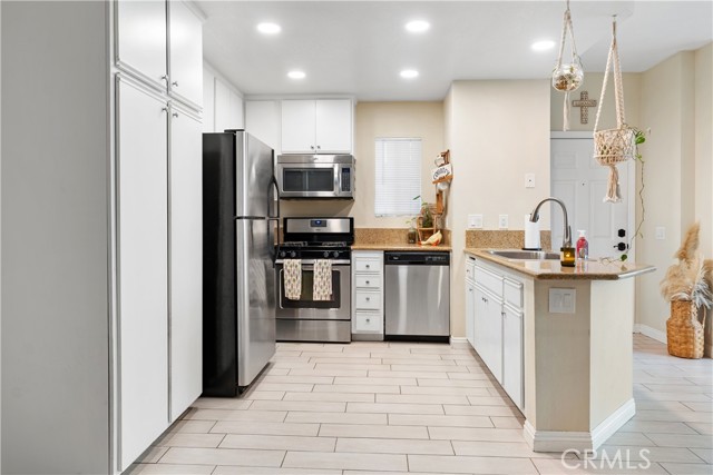 Detail Gallery Image 5 of 27 For 28871 Canyon Point, Lake Forest,  CA 92679 - 2 Beds | 2 Baths