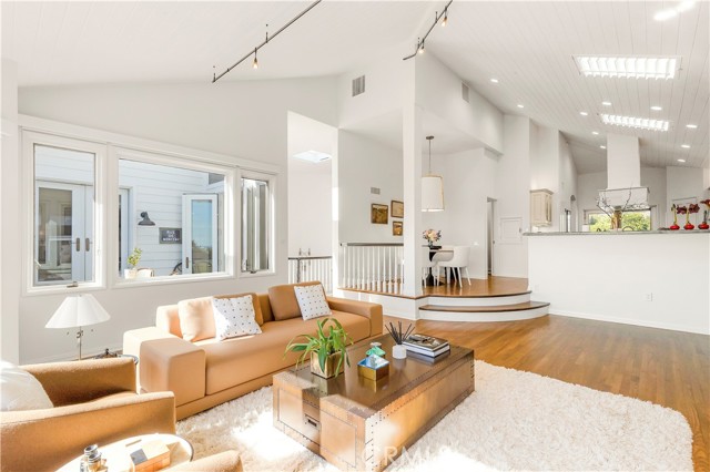 Detail Gallery Image 9 of 51 For 520 Kings, Newport Beach,  CA 92663 - 4 Beds | 4 Baths