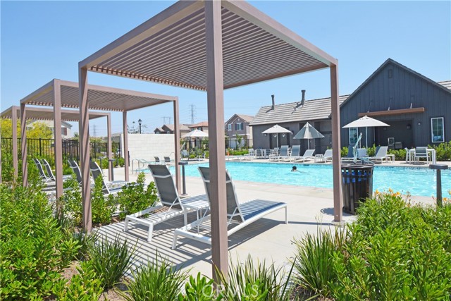 2553 E Kiwi Ct, Ontario CA: https://media.crmls.org/medias/8b204250-117b-4d3f-81f1-d8170be75ff1.jpg