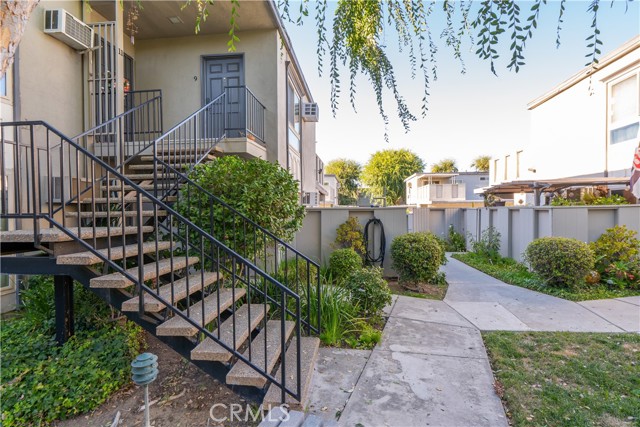 Detail Gallery Image 2 of 24 For 6041 Fountain Park St #9,  Woodland Hills,  CA 91367 - 2 Beds | 1 Baths
