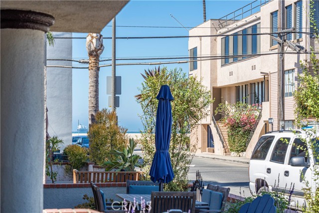 Detail Gallery Image 3 of 38 For 36 Pomona Ave, Long Beach,  CA 90803 - 3 Beds | 3 Baths