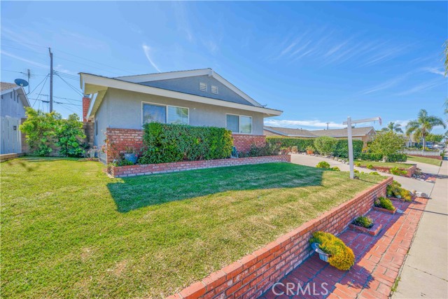 Image 4 of 39 For 5482 Myra