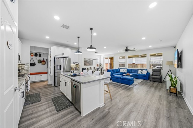 Detail Gallery Image 7 of 54 For 29193 Black Oak, Lake Elsinore,  CA 92530 - 3 Beds | 2 Baths