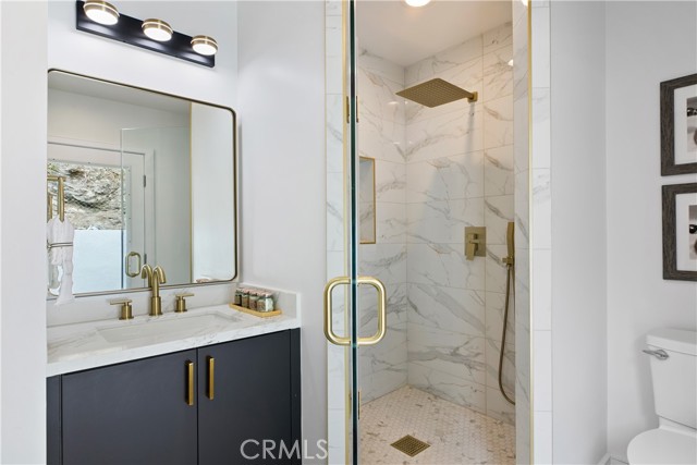 Detail Gallery Image 21 of 51 For 3900 Benedict Canyon Dr, Sherman Oaks,  CA 91423 - 3 Beds | 4 Baths