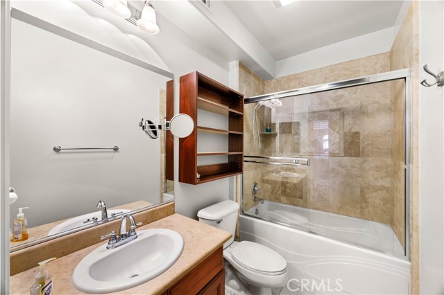 Detail Gallery Image 30 of 37 For 15206 Burbank Bld #104,  Sherman Oaks,  CA 91411 - 2 Beds | 2/1 Baths