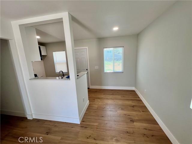 Detail Gallery Image 6 of 9 For 5046 Pacific Ave, Long Beach,  CA 90805 - 2 Beds | 1 Baths