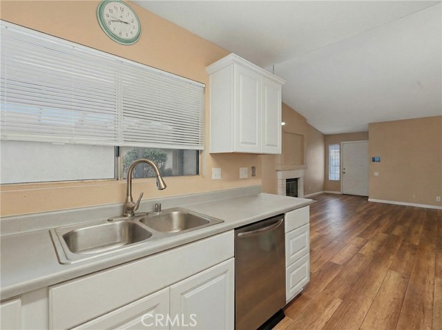 Detail Gallery Image 8 of 15 For 7889 Pinyon, Fontana,  CA 92336 - 2 Beds | 2 Baths