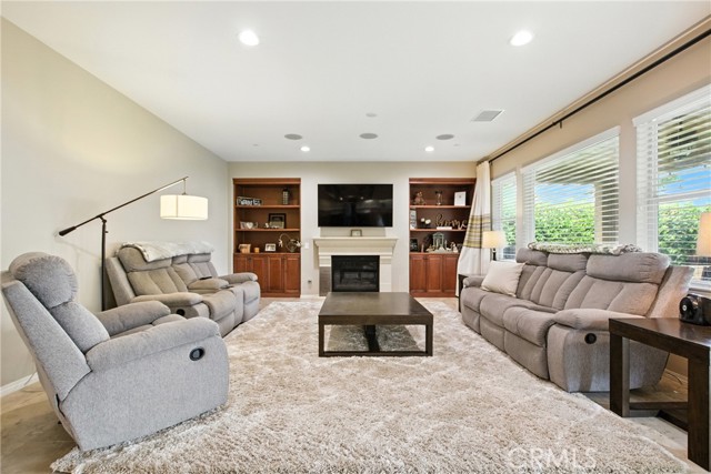 3993 Black Cottonwood Way, San Bernardino CA: https://media.crmls.org/medias/8b254581-bc29-44b4-beff-9a6ec36796a2.jpg