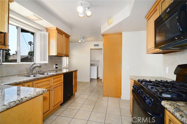12731 Stagg Street photo 7