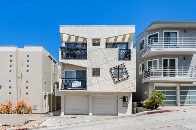 Detail Gallery Image 2 of 11 For 119 40th St, Manhattan Beach,  CA 90266 - 4 Beds | 2 Baths