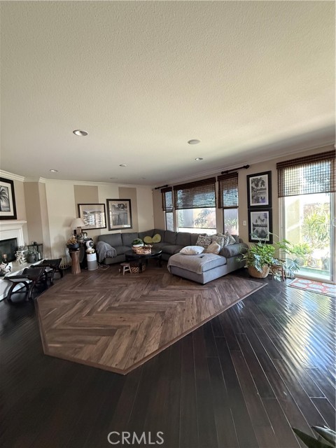 Detail Gallery Image 7 of 12 For 7056 Calina, Corona,  CA 92880 - 5 Beds | 3 Baths