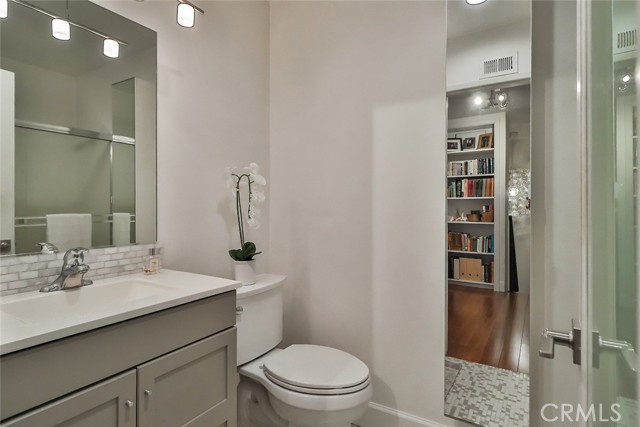 21025 Lemarsh Street, Chatsworth CA: https://media.crmls.org/medias/8b29dab7-c47f-4b4b-bda8-eb928acba69b.jpg
