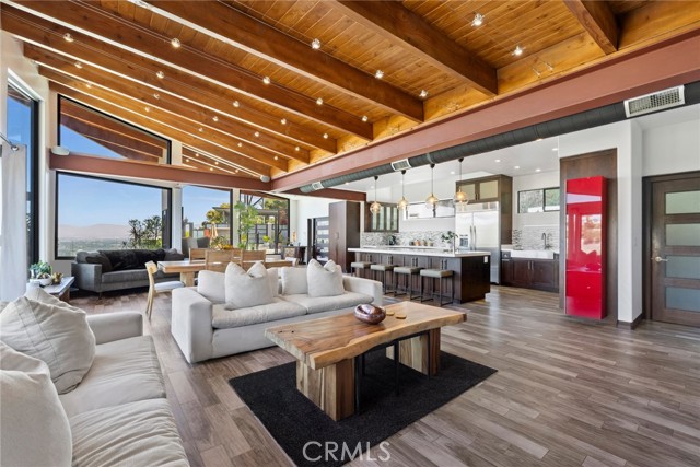 Detail Gallery Image 3 of 19 For 3655 Glenridge, Sherman Oaks,  CA 91423 - 3 Beds | 3 Baths