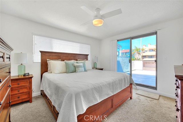 Detail Gallery Image 12 of 17 For 833 Monterey Bld, Hermosa Beach,  CA 90254 - 2 Beds | 2 Baths