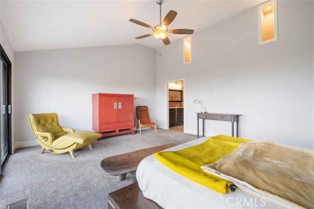 5088 San Jacinto Circle West, Fallbrook CA: https://media.crmls.org/medias/8b2a8458-b6cb-41a7-b28c-843a4472aa53.jpg