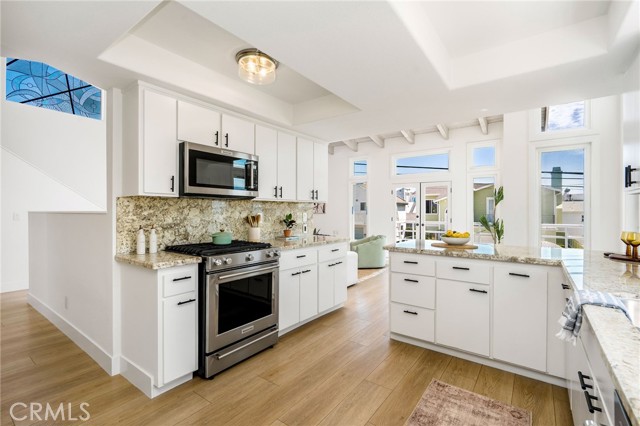 927 6th Street, Hermosa Beach CA: https://media.crmls.org/medias/8b2a8aa7-d91d-4fdc-bca9-618780c8c4b5.jpg