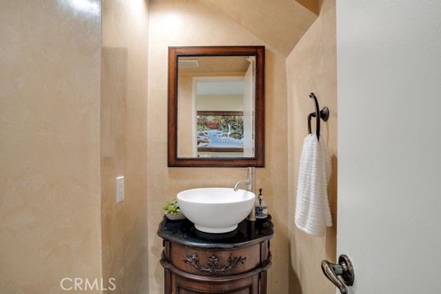 5644 Etiwanda Avenue, Tarzana CA: https://media.crmls.org/medias/8b2ab7a4-ee3a-4b0f-a54f-6b56716b6ba8.jpg