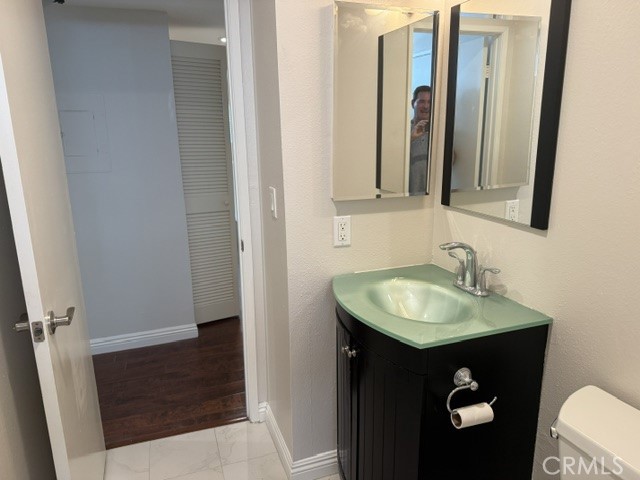 22135 Burbank photo 17