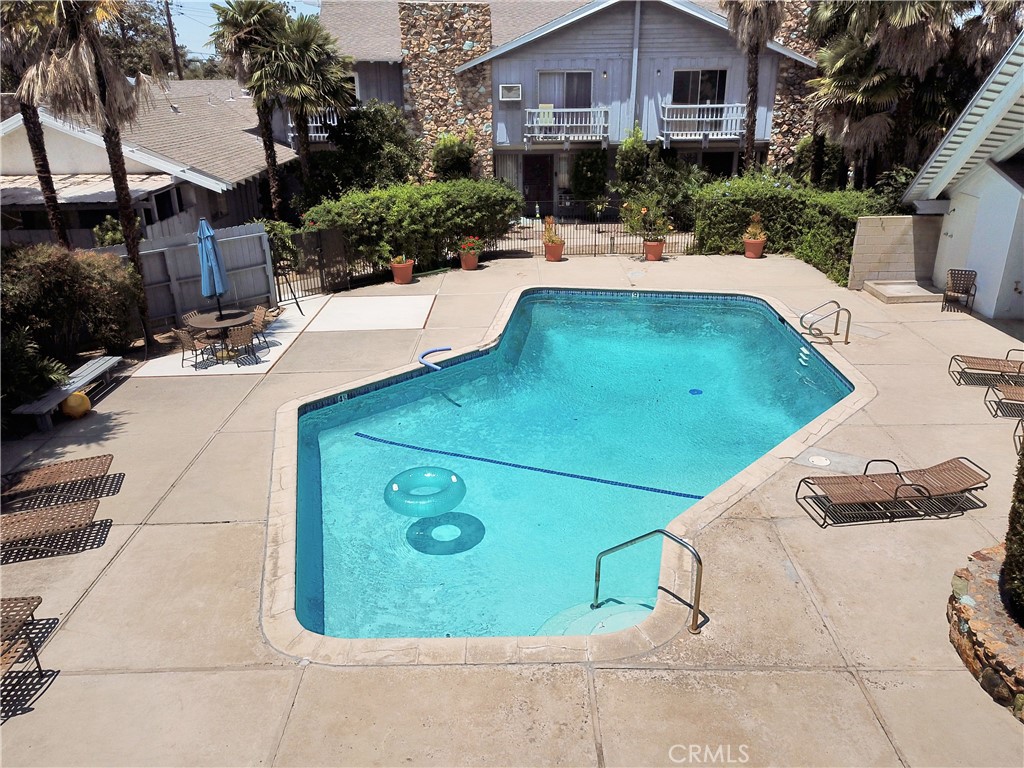 https://media.crmls.org/medias/8b2b2b16-ea16-47d8-9627-4df98b674101.jpg?preset=X-Large