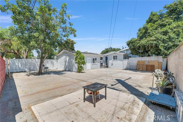 820 S Van Ness Avenue, Santa Ana CA: https://media.crmls.org/medias/8b2baa6d-c104-4162-afbc-b0a63b158564.jpg