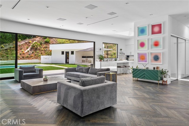 9924 Liebe Drive, Beverly Hills CA: https://media.crmls.org/medias/8b2bcd7f-b0be-47ac-ba83-c9be121dc139.jpg