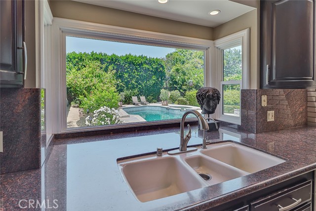 Detail Gallery Image 20 of 74 For 17141 Superior St, Northridge,  CA 91325 - 6 Beds | 4 Baths