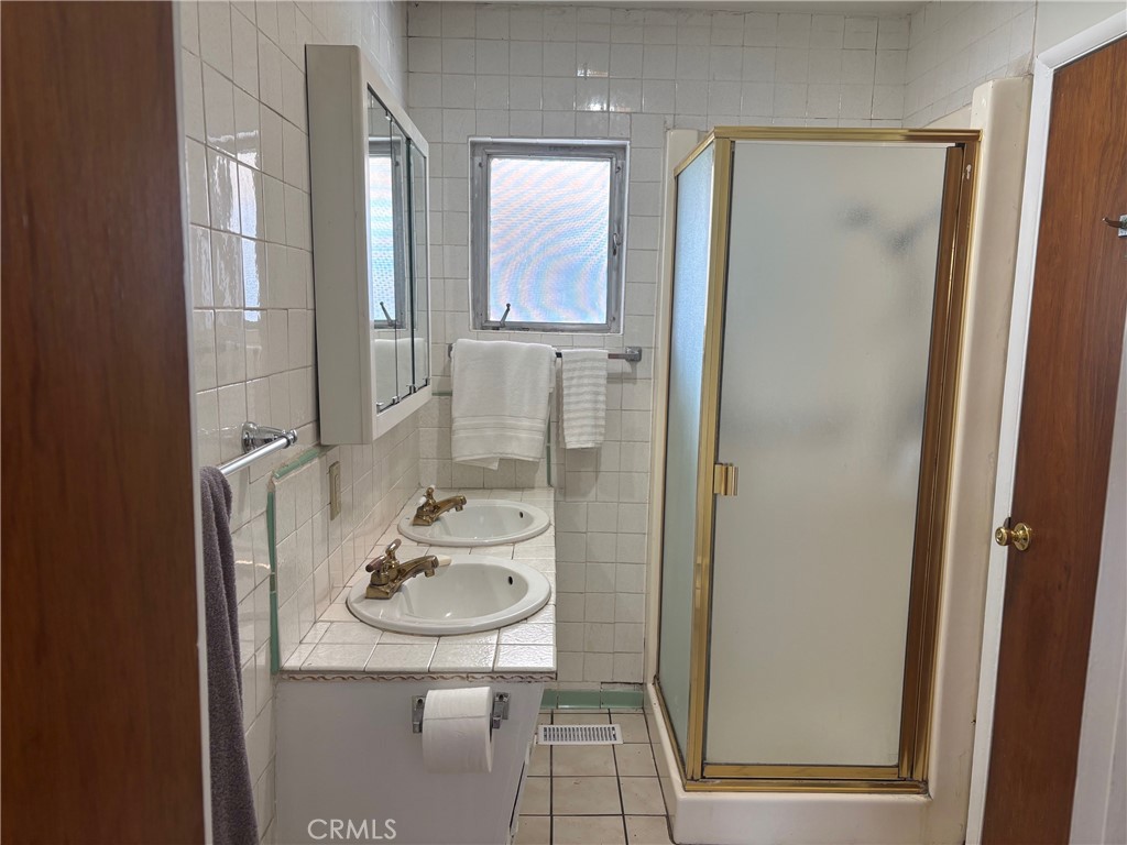 https://media.crmls.org/medias/8b2c8949-9424-409a-a3cb-acafa927f5d6.jpg?preset=X-Large