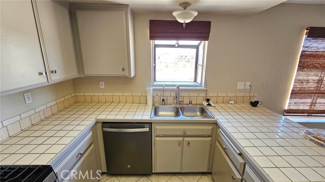19171 Carlisle Road, Apple Valley CA: https://media.crmls.org/medias/8b2ce871-f0ed-4636-bd65-49f32f6e86be.jpg