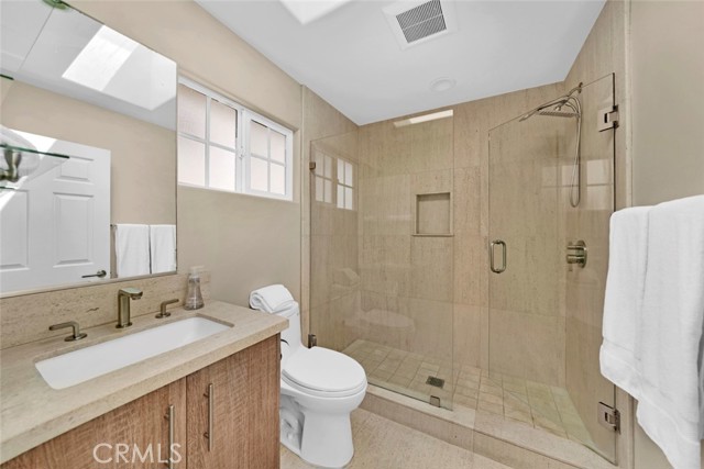 Detail Gallery Image 15 of 33 For 227 48th St, Newport Beach,  CA 92663 - 4 Beds | 4/1 Baths