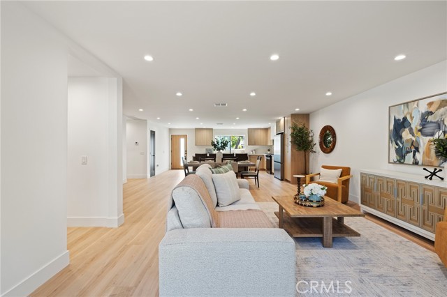 8840 Valjean Avenue, North Hills CA: https://media.crmls.org/medias/8b2d0277-1f30-40b9-b263-02c85483b9e6.jpg