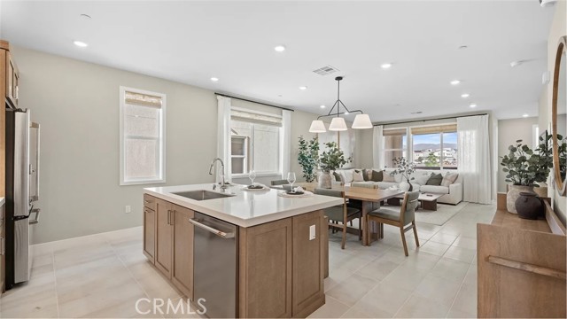 Detail Gallery Image 5 of 39 For 924 Chinon, Irvine,  CA 92618 - 4 Beds | 3/1 Baths