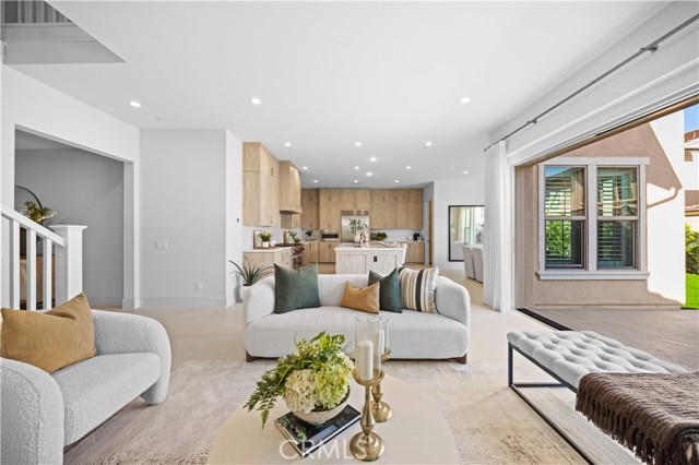 Detail Gallery Image 2 of 46 For 112 Oakstone, Irvine,  CA 92618 - 4 Beds | 3 Baths