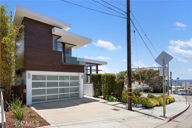 2114 Manhattan Ave, Hermosa Beach CA: https://media.crmls.org/medias/8b2df145-97bc-40ab-9b71-c462c25244d0.jpg