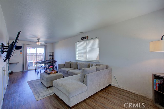 Detail Gallery Image 5 of 39 For 1355 Vine Ave, Atwater,  CA 95301 - 3 Beds | 1/1 Baths