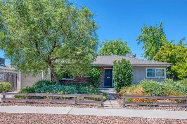 Detail Gallery Image 3 of 40 For 3421 N Callisch St, Fresno,  CA 93726 - 2 Beds | 1/1 Baths