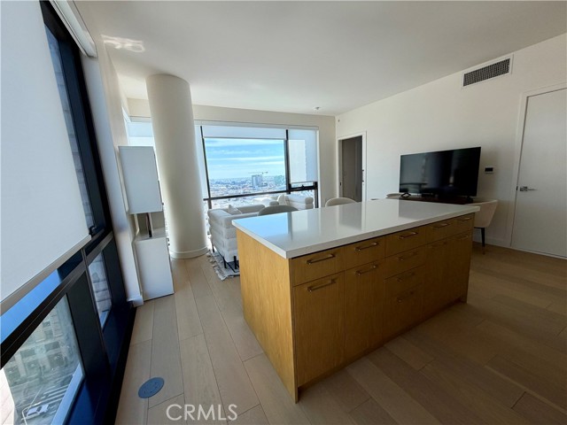 Detail Gallery Image 9 of 40 For 400 S Broadway #1703,  Los Angeles,  CA 90013 - 2 Beds | 2 Baths