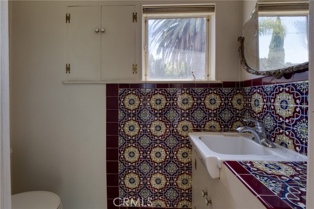 1878 Molino N Avenue, Signal Hill CA: https://media.crmls.org/medias/8b30c5fc-90d1-4ef8-85fc-1b580d6a94d7.jpg