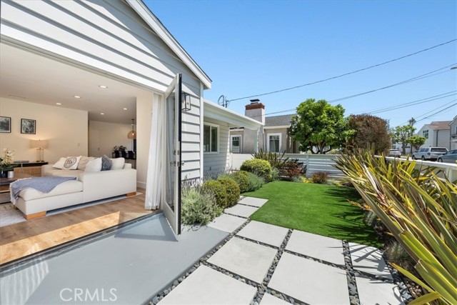 Detail Gallery Image 3 of 39 For 1430 Bonnie Brae, Hermosa Beach,  CA 90254 - 3 Beds | 3 Baths