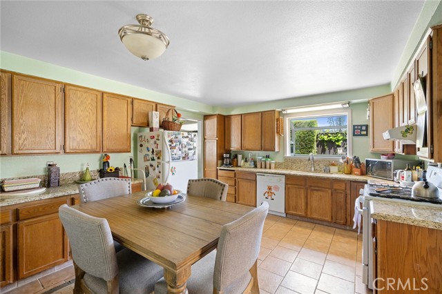 Detail Gallery Image 9 of 39 For 11334 Collett Ave, Granada Hills,  CA 91344 - 4 Beds | 2 Baths