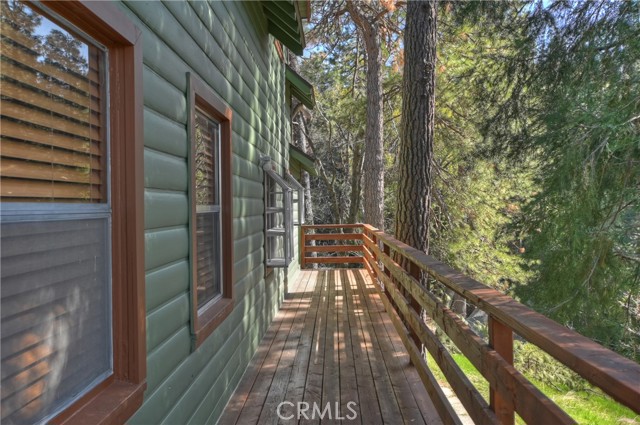 Detail Gallery Image 8 of 47 For 617 Acacia, Crestline,  CA 92325 - 5 Beds | 3 Baths