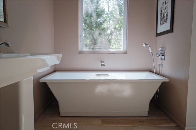 1554 Coyote Court, Big Bear City CA: https://media.crmls.org/medias/8b327f80-df49-4c93-b8d2-b4cbc2ff527a.jpg