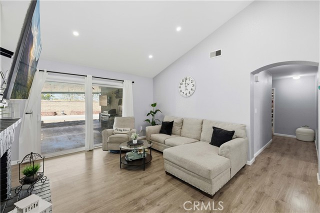 2709 Sandstone Court, Palmdale CA: https://media.crmls.org/medias/8b32bf72-4c5a-484a-b093-df967fb283ac.jpg