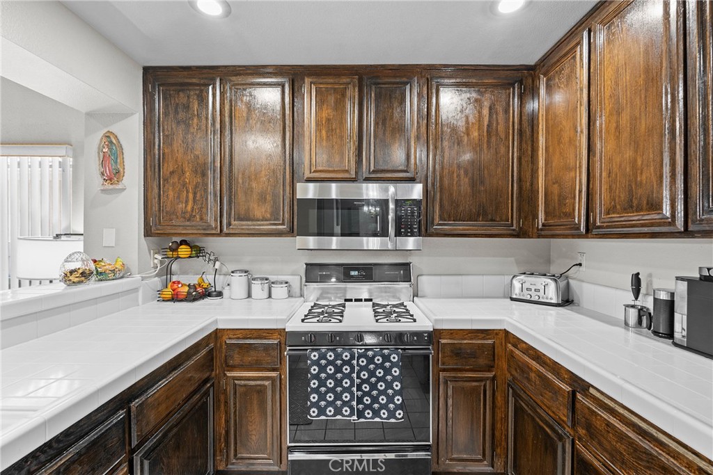 https://media.crmls.org/medias/8b335971-3f84-4351-a709-819feba8f04c.jpg?preset=X-Large